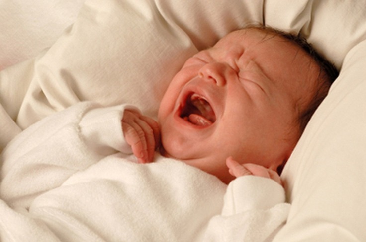 calm_a_crying_newborn_baby_to_sleep_at_night (1)